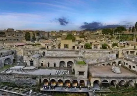 Center * Ercolano